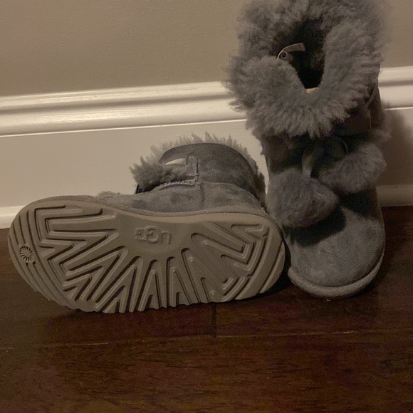 Grey Uggs, Toddler girl - Picture 4 of 4